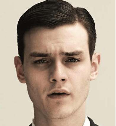 Erkeklerin Klasiği: Islak Görünümlü Saç Modeli